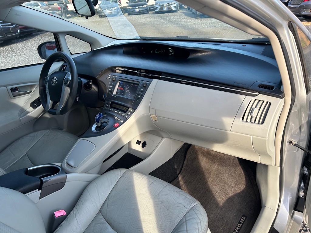 2012 Toyota Prius Image 7