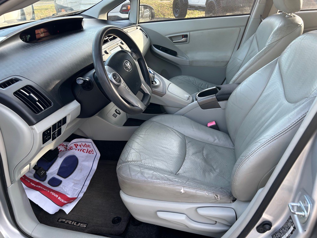2012 Toyota Prius Image 11