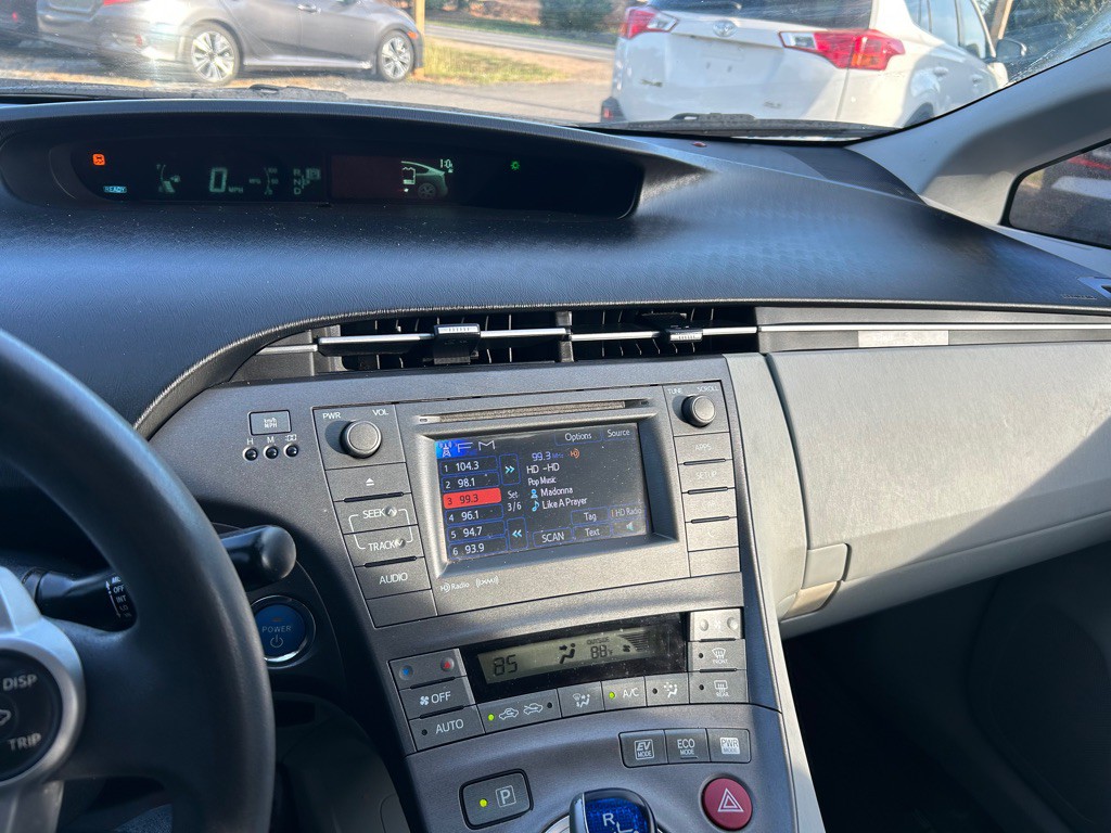 2012 Toyota Prius Image 14