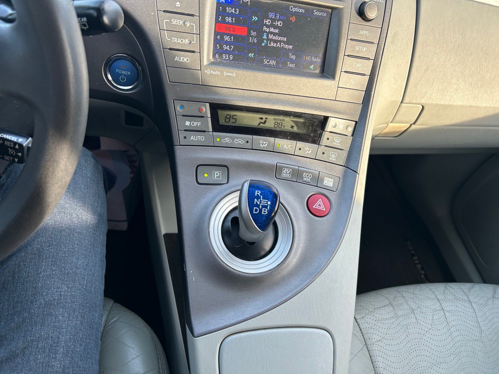 2012 Toyota Prius Image 15