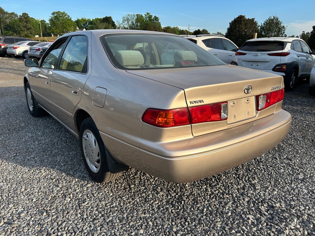 2001 Toyota Camry Image 2
