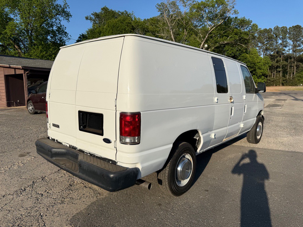 2005 Ford Econoline Image 3