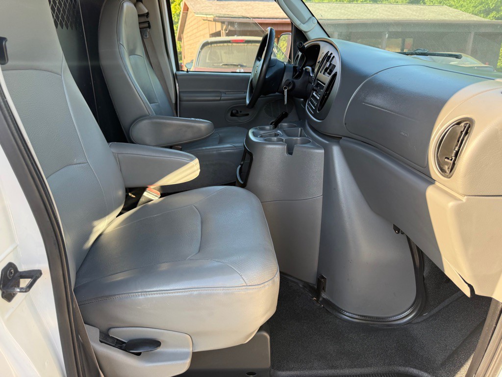 2005 Ford Econoline Image 5