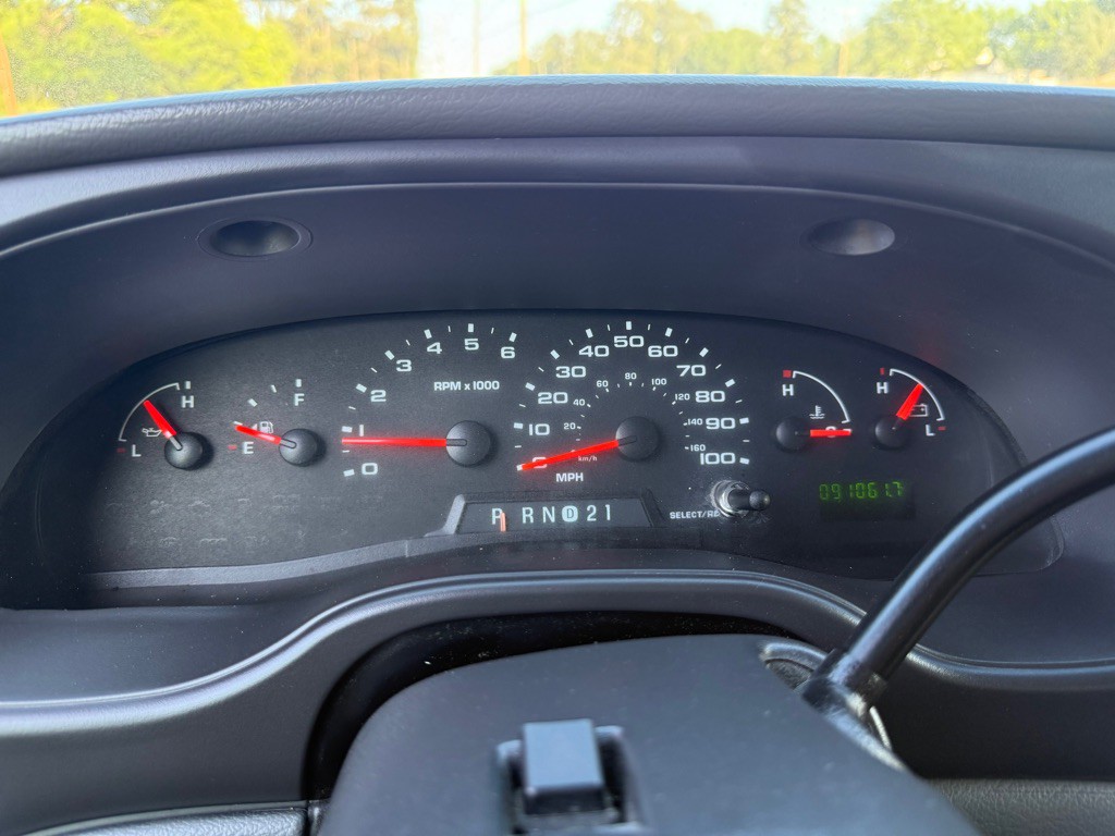 2005 Ford Econoline Image 10
