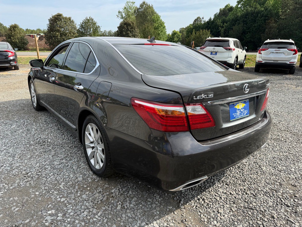 2010 Lexus LS Image 2