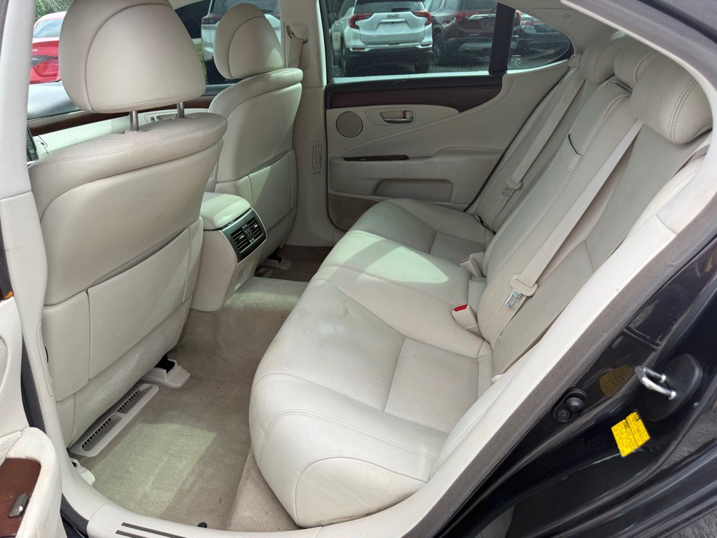 2010 Lexus LS Image 9