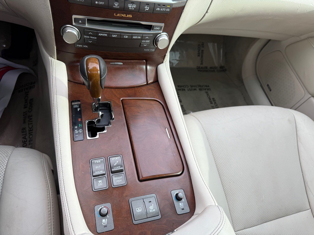 2010 Lexus LS Image 14