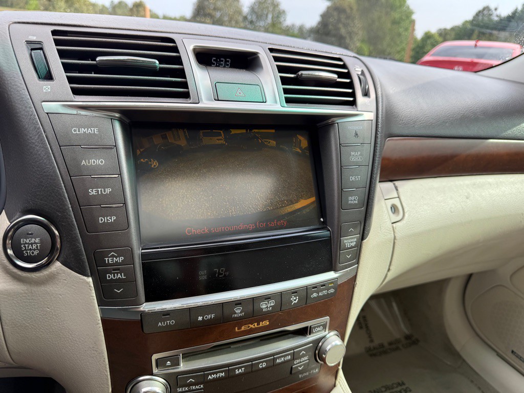 2010 Lexus LS Image 15