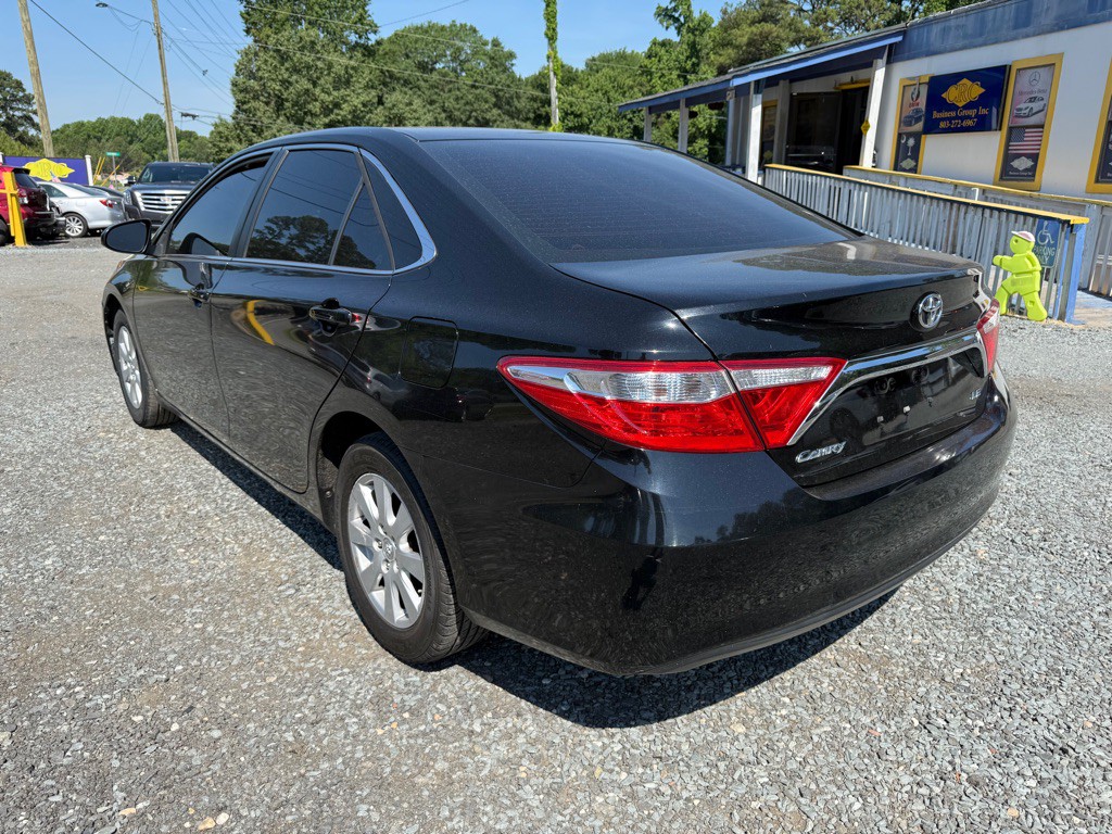 2017 Toyota Camry Image 2