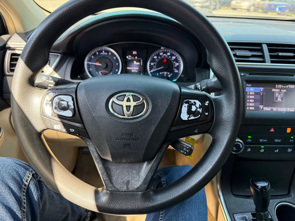 2017 Toyota Camry Image 11