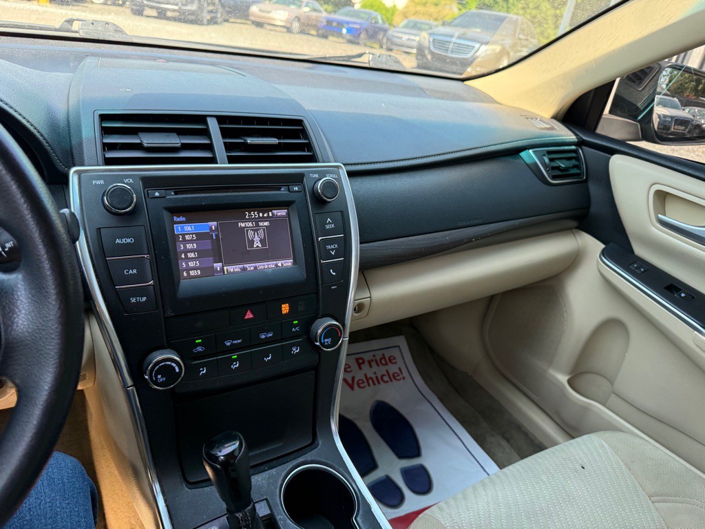 2017 Toyota Camry Image 12