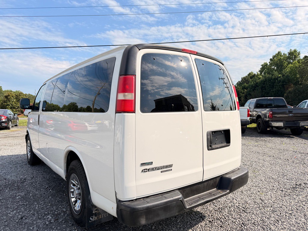 2011 Chevrolet Express Image 3