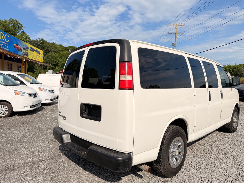 2011 Chevrolet Express Image 4