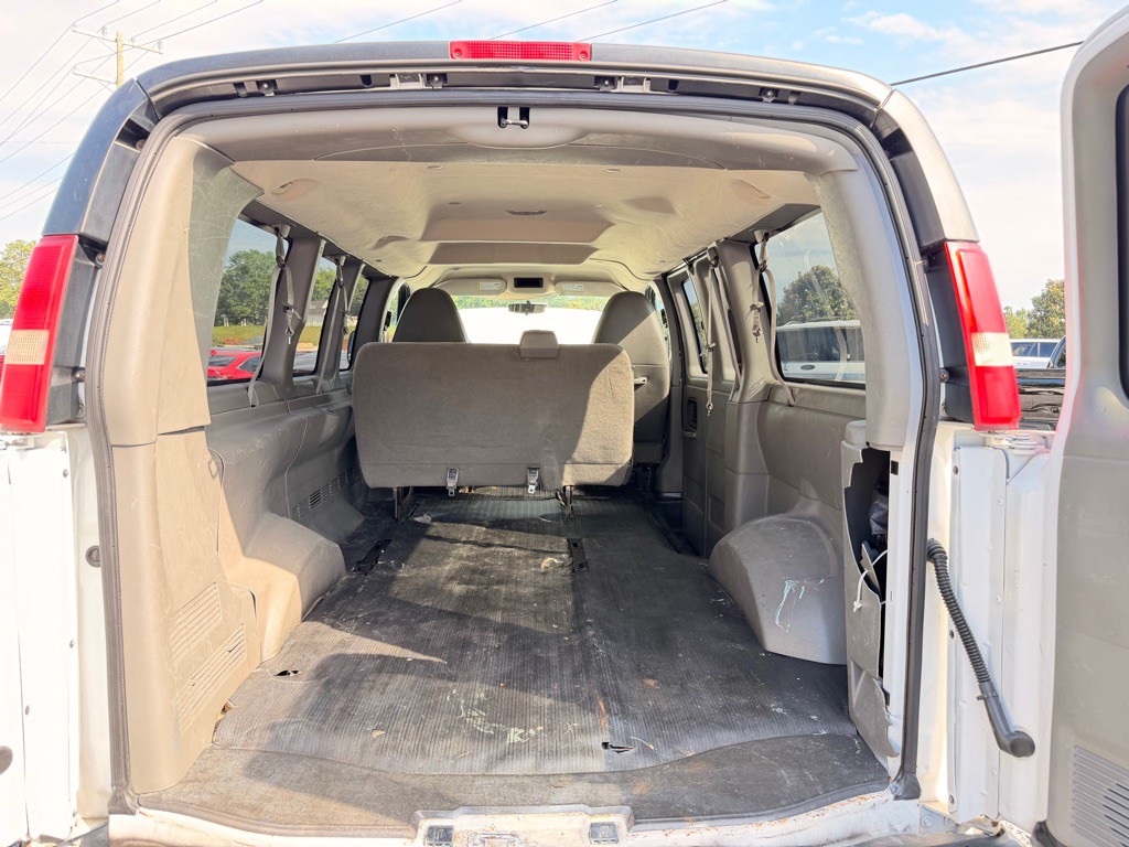 2011 Chevrolet Express Image 9