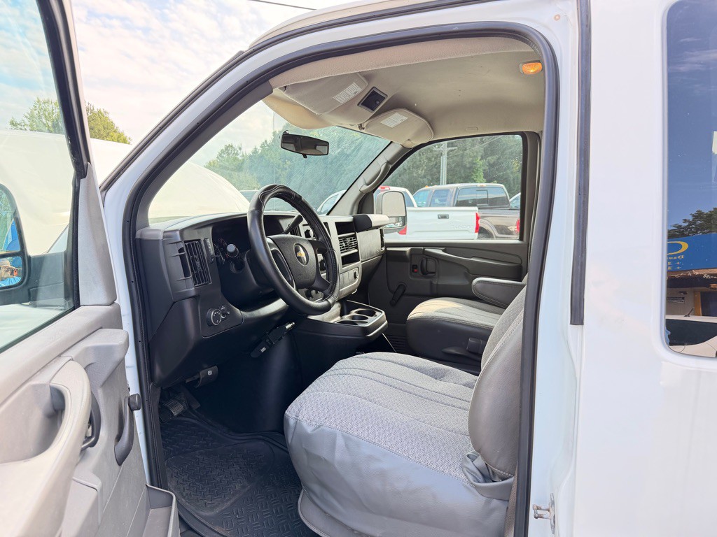 2011 Chevrolet Express Image 10