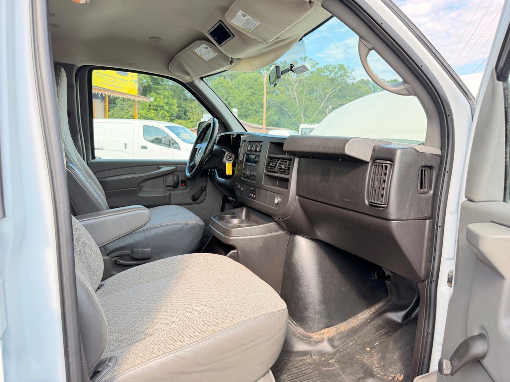 2011 Chevrolet Express Image 11