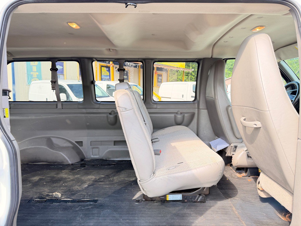 2011 Chevrolet Express Image 12