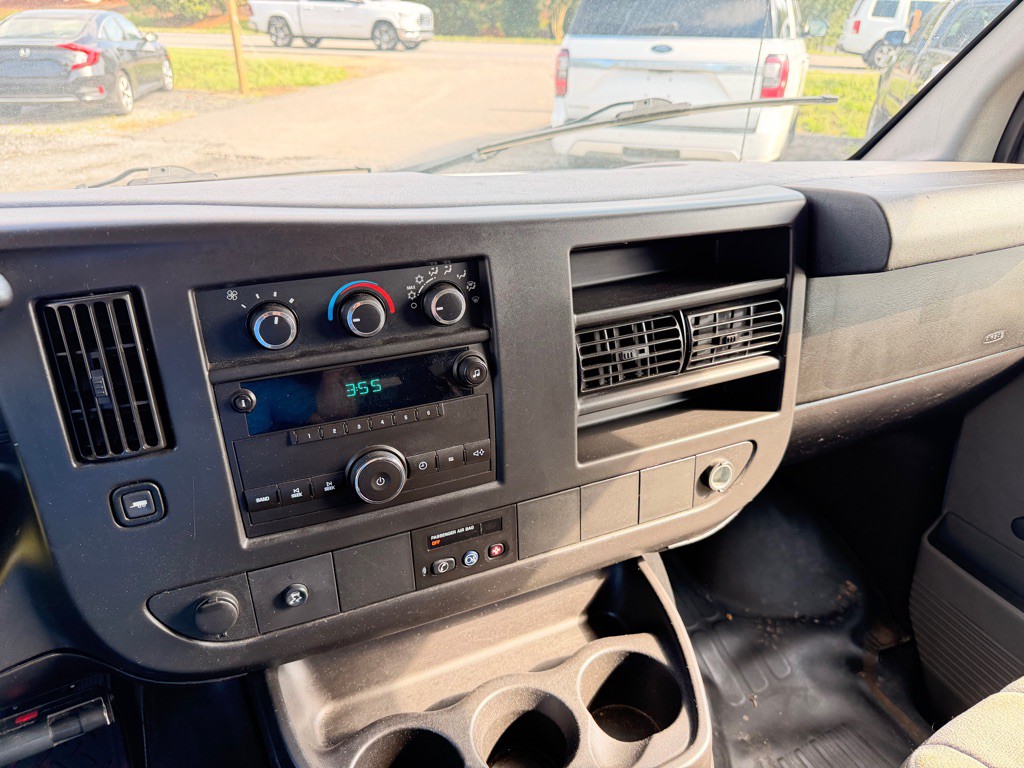 2011 Chevrolet Express Image 15