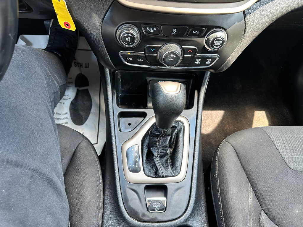 2017 Jeep Cherokee Image 10