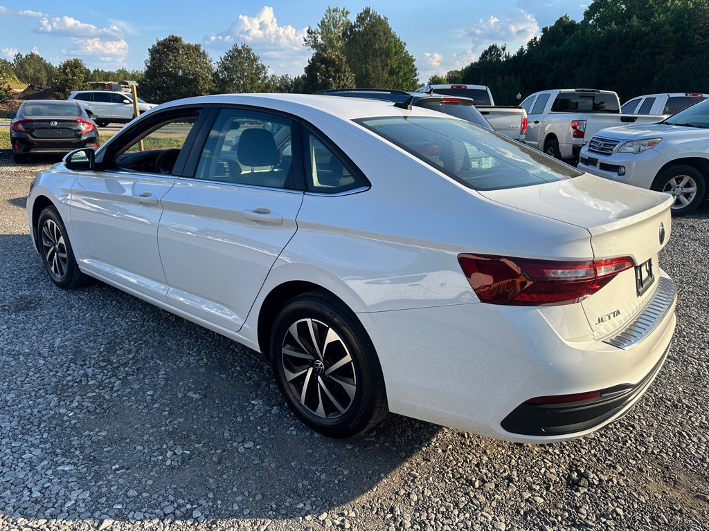 2023 Volkswagen Jetta Image 2