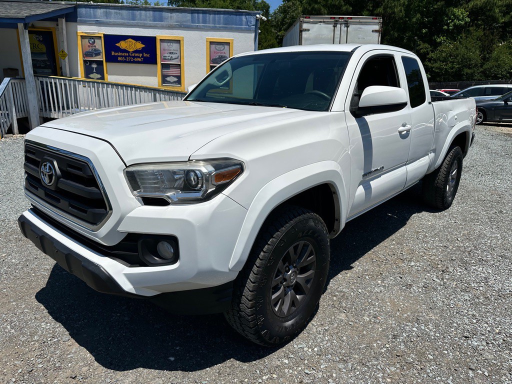 2017 Toyota Tacoma Image 1