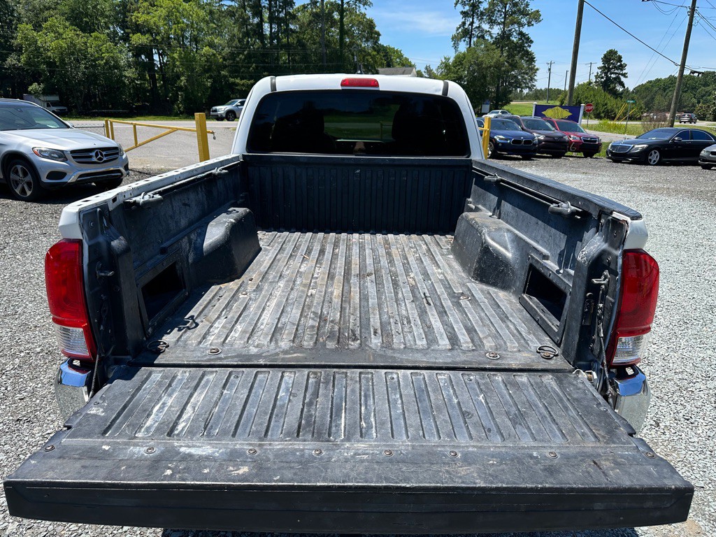 2017 Toyota Tacoma Image 5
