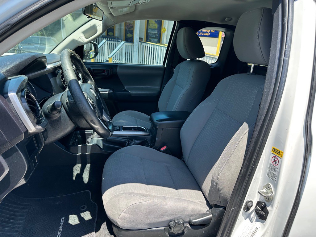2017 Toyota Tacoma Image 6