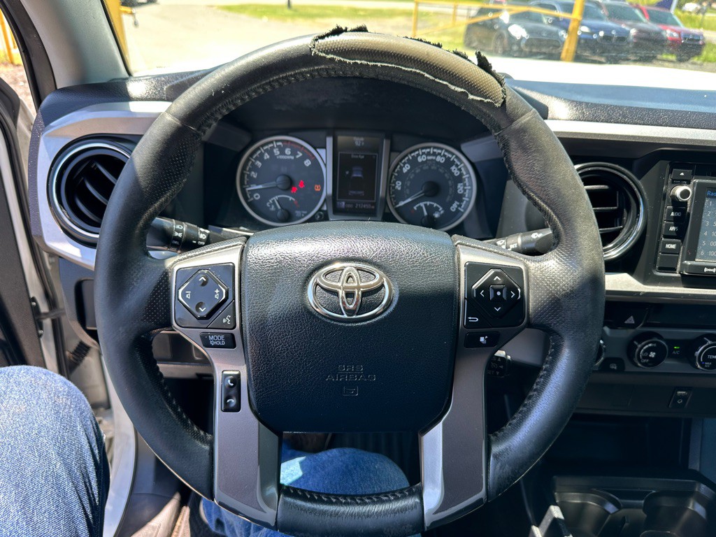 2017 Toyota Tacoma Image 8