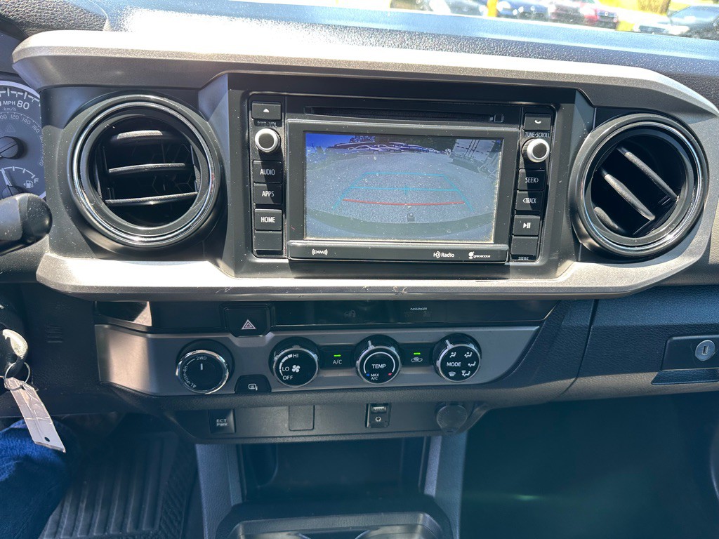 2017 Toyota Tacoma Image 9