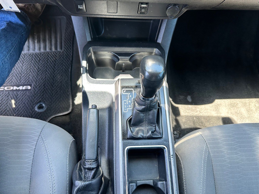2017 Toyota Tacoma Image 10