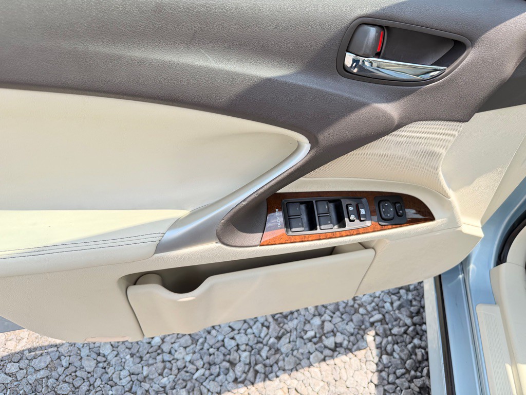 2012 Lexus IS Image 10