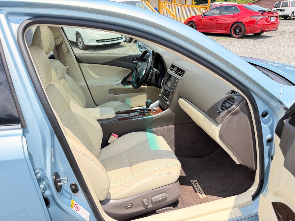 2012 Lexus IS Image 13