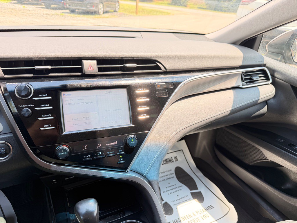 2018 Toyota Camry Image 17