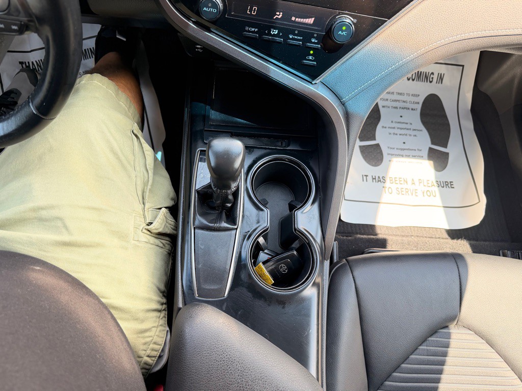 2018 Toyota Camry Image 19