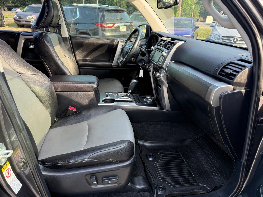 2015 Toyota 4Runner Image 6