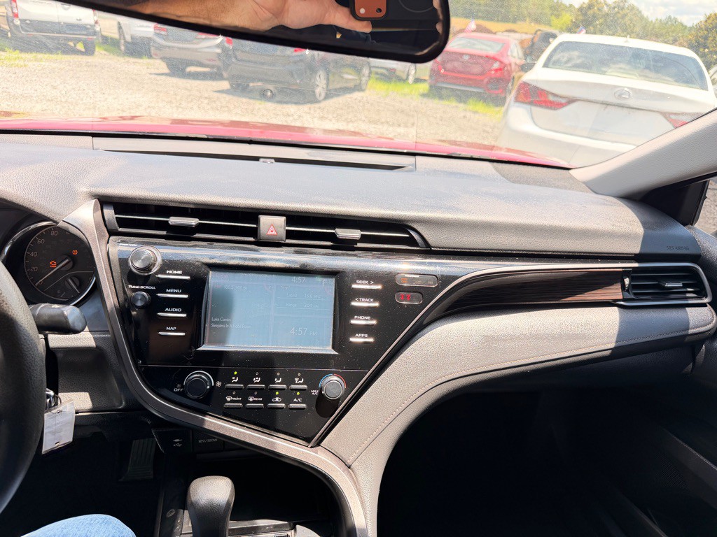 2019 Toyota Camry Image 17