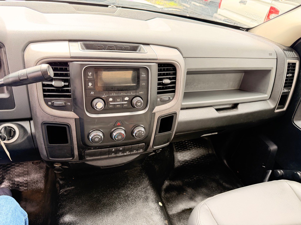 2014 RAM 3500 Image 12
