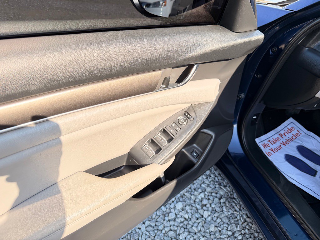 2019 Honda Accord Image 8