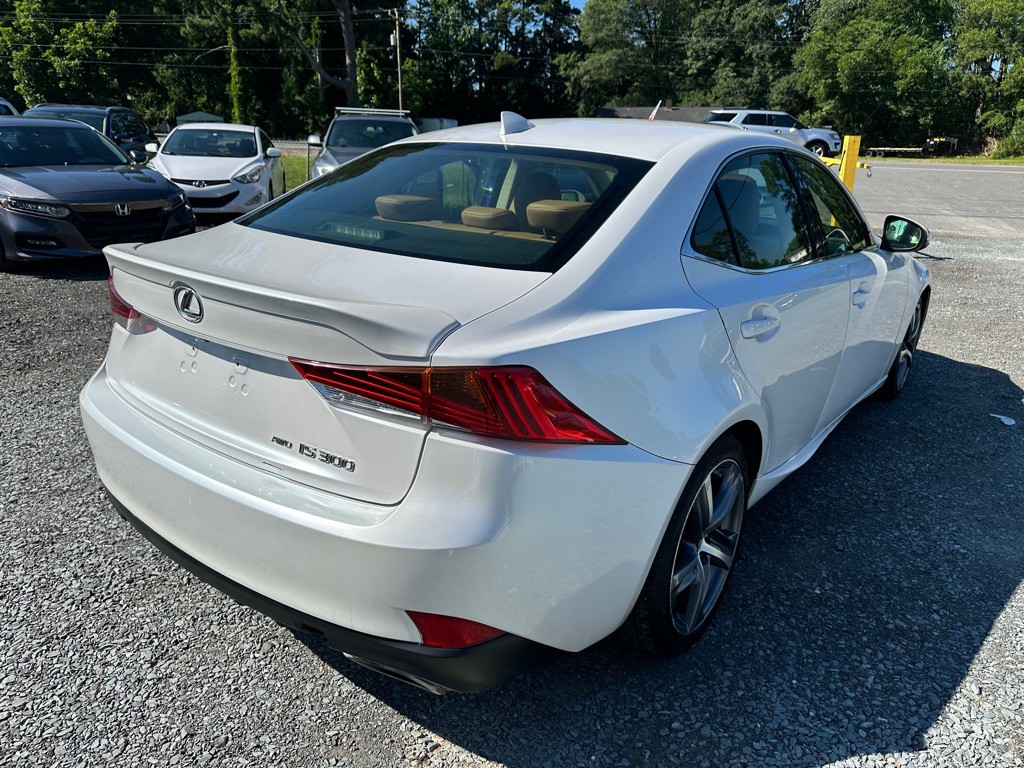 2017 Lexus IS Image 3
