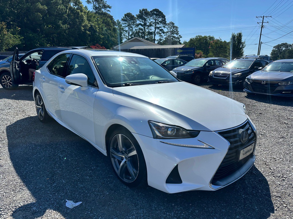 2017 Lexus IS Image 4