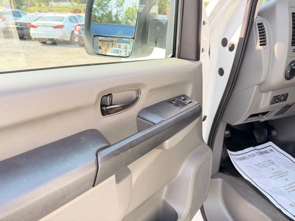 2018 Nissan NV Image 8