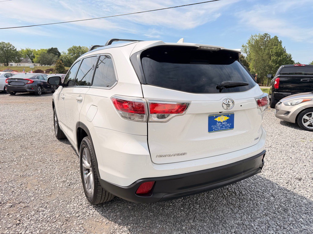 2015 Toyota Highlander Image 2