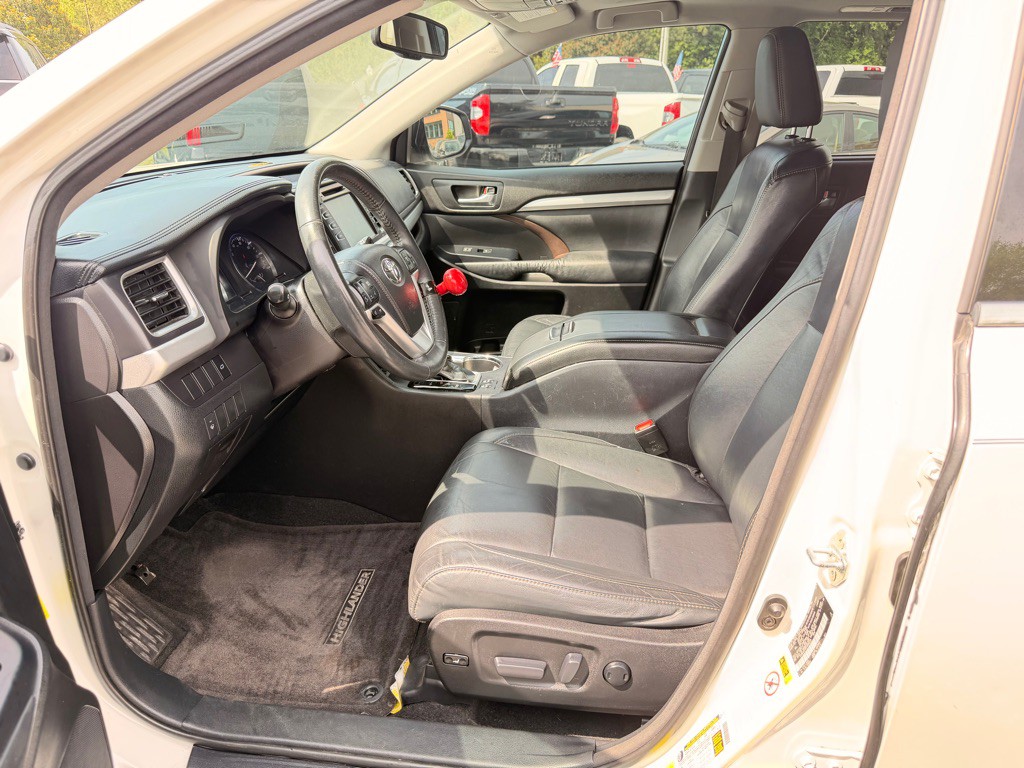 2015 Toyota Highlander Image 10