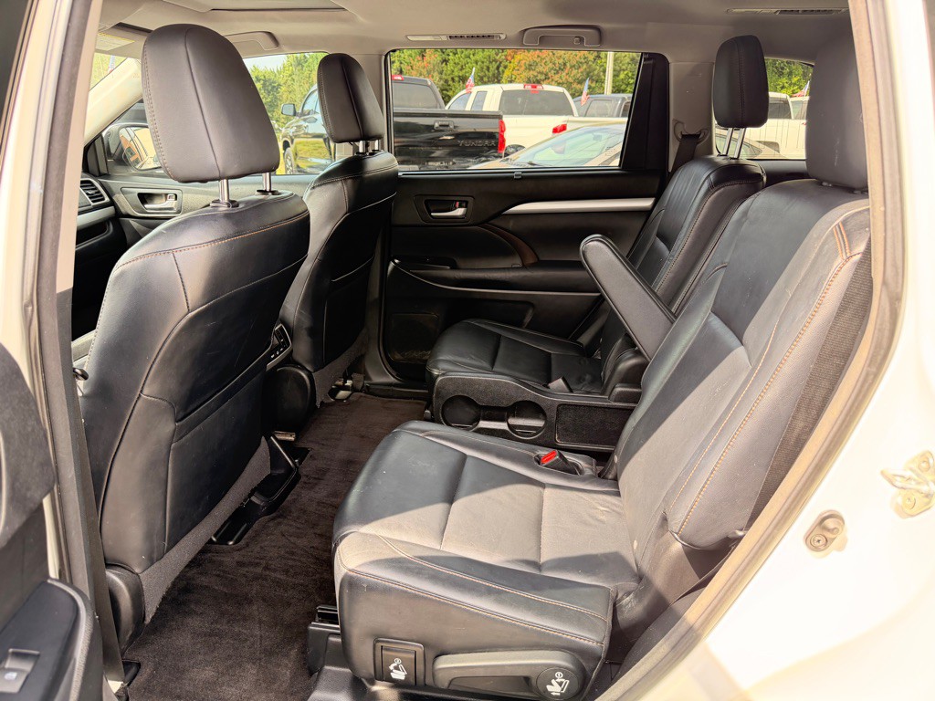 2015 Toyota Highlander Image 11