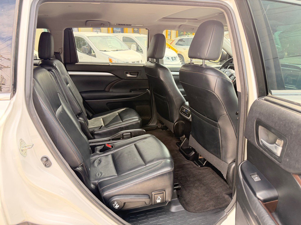 2015 Toyota Highlander Image 15