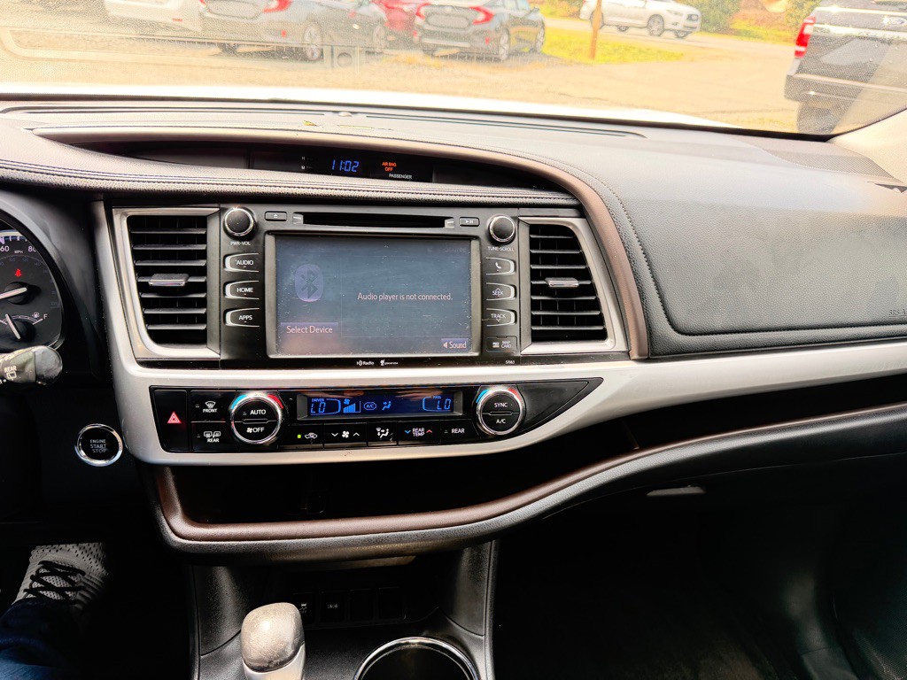 2015 Toyota Highlander Image 19