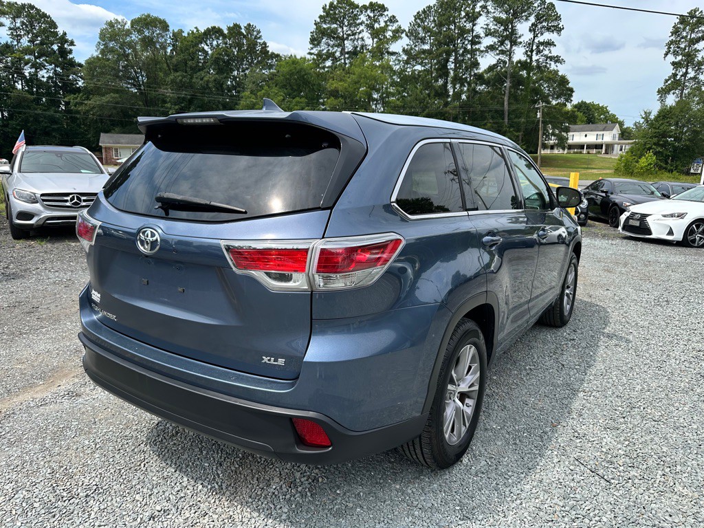 2015 Toyota Highlander Image 2