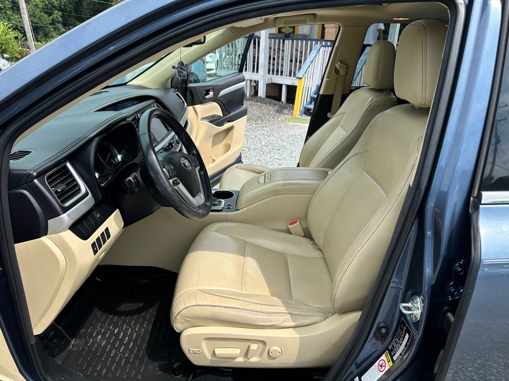 2015 Toyota Highlander Image 6