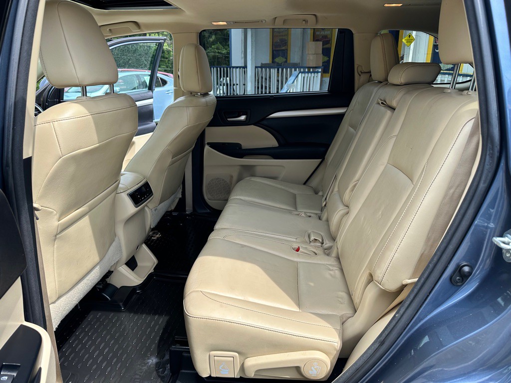 2015 Toyota Highlander Image 7