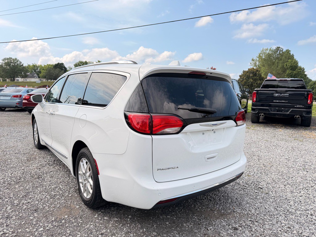 2020 Chrysler Pacifica Image 2